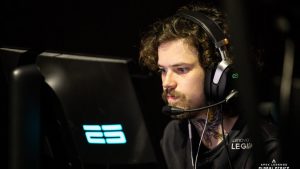 Mimpi Jutawan: Petualangan Lou di Piala Dunia Esports!