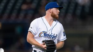 Glove Pokemon Bintang Baseball: Legal Gak Sih?