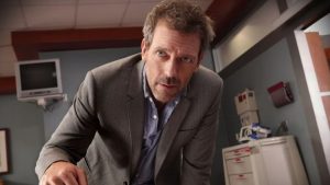 Savage! Hugh Laurie Balas Komentar Fans!