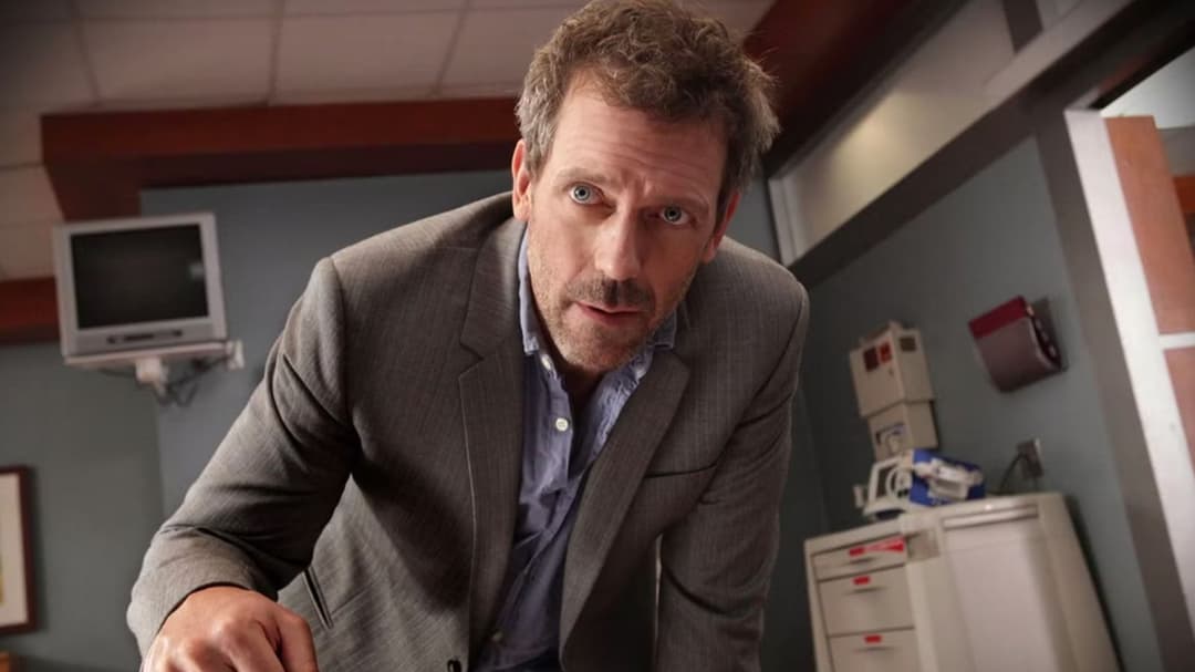 Savage! Hugh Laurie Balas Komentar Fans! 1 Savage! Hugh Laurie Balas Komentar Fans!