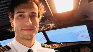 Drama Udara: Instruktur Lompat, Siswi Pilot Jadi Pahlawan!