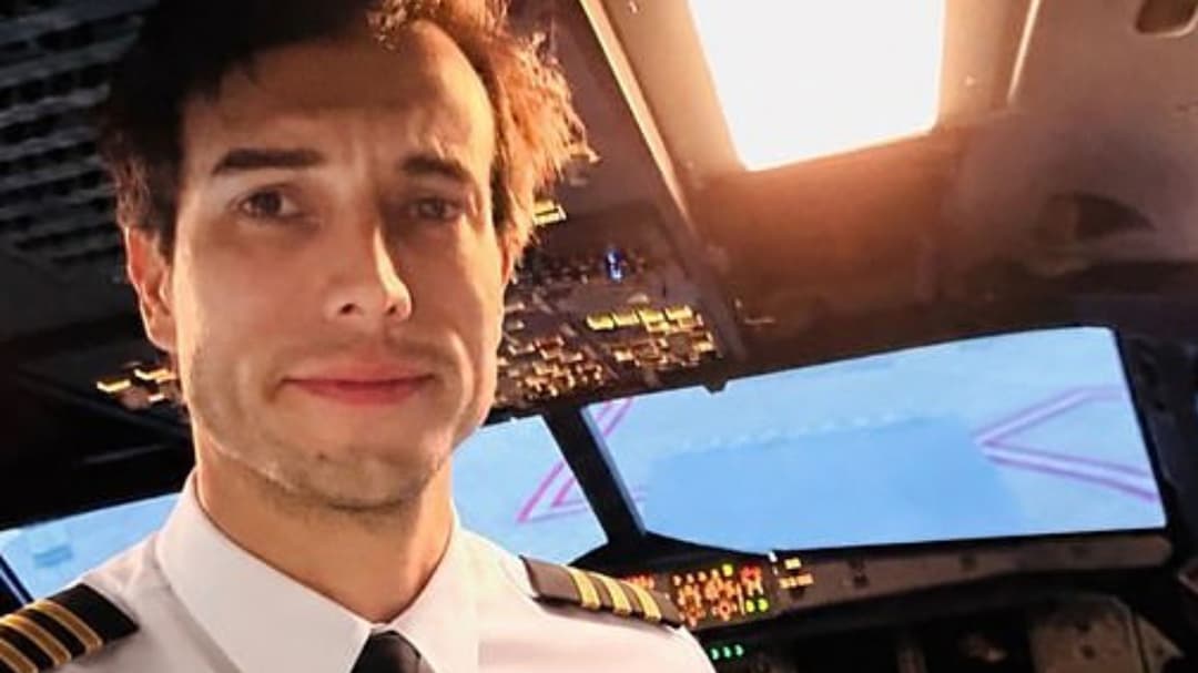 Drama Udara: Instruktur Lompat, Siswi Pilot Jadi Pahlawan!