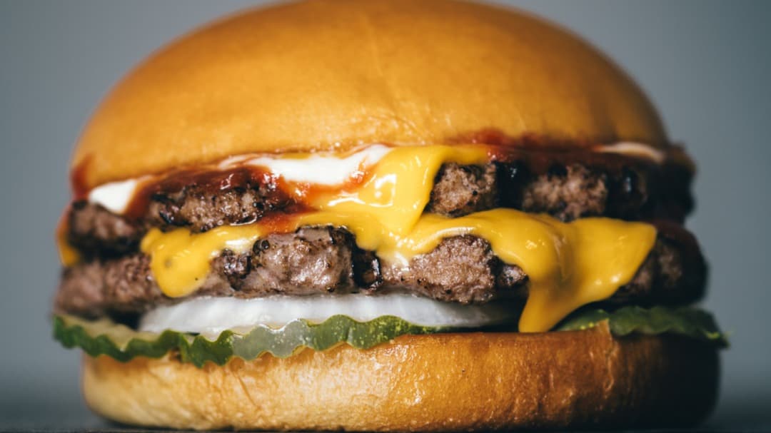 Carl's Jr. Bikin Lawan Kena Mental, Ada Loot Gratis!