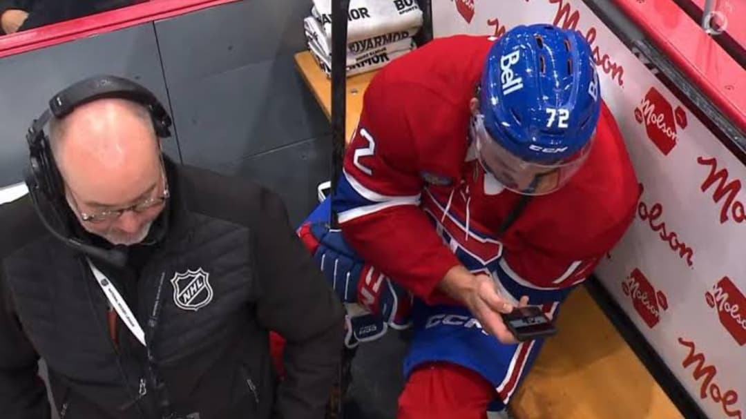 EPIC! Xhekaj Nonton Adik Berantem di Penalty Box