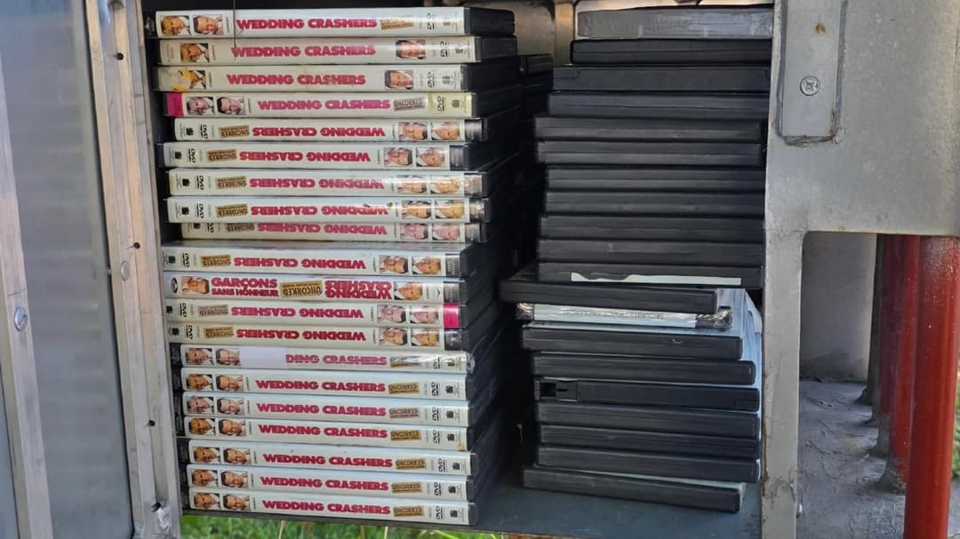 Kisah Unik Koleksi Seribu DVD Komedi
