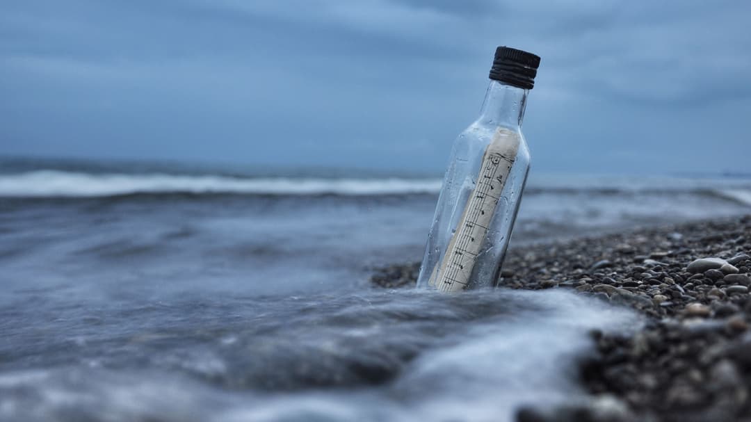 Pesan Misterius di Botol Ditemukan Usai 53 Tahun 1 Pesan Misterius di Botol Ditemukan Usai 53 Tahun